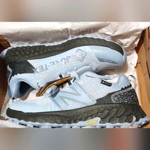 -NEW BALANCE FRESH FOAM X HIERRO-- WOMENS SIZE 8.5 WIDE
